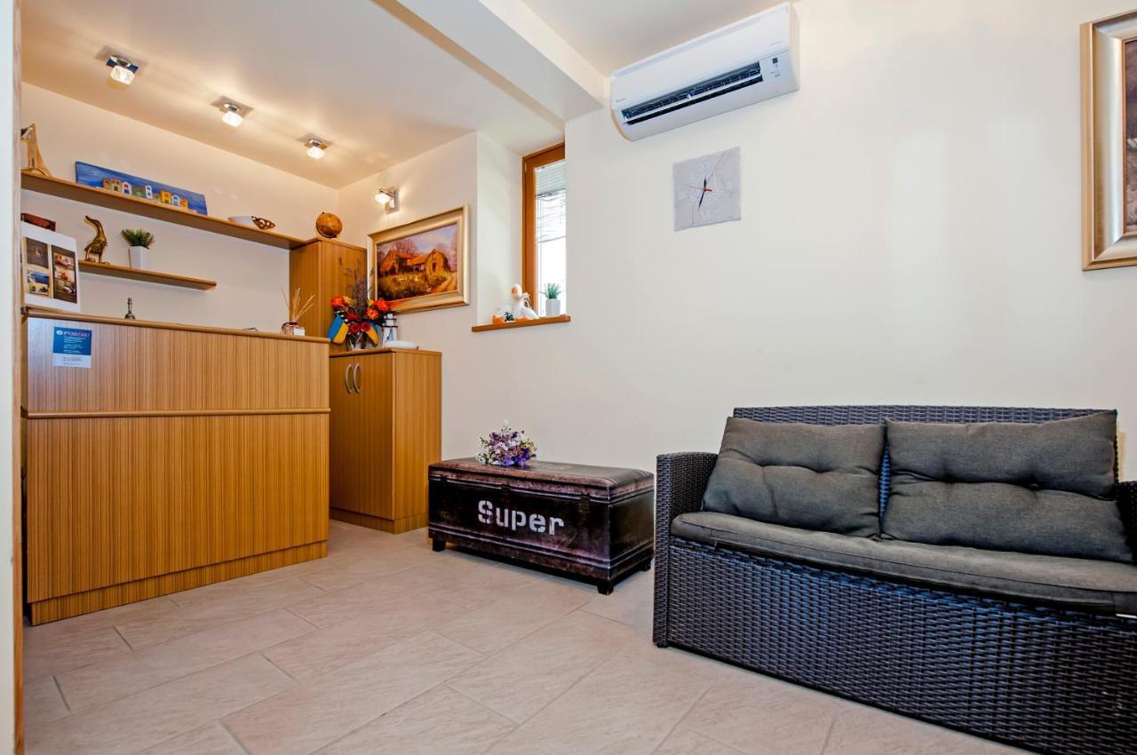 Guest House Golden Goose Rovinj Exteriör bild